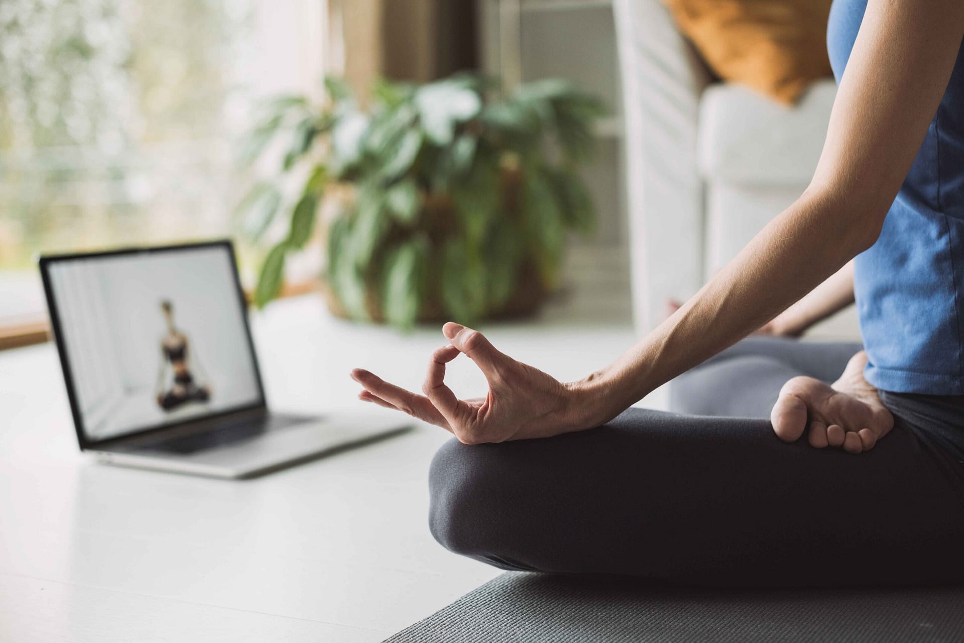 How to Sell Online Yoga Classes (For Beginners)